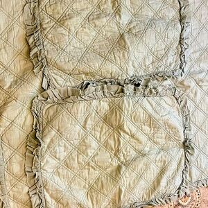 Queen size bedspread with matching pillow shams